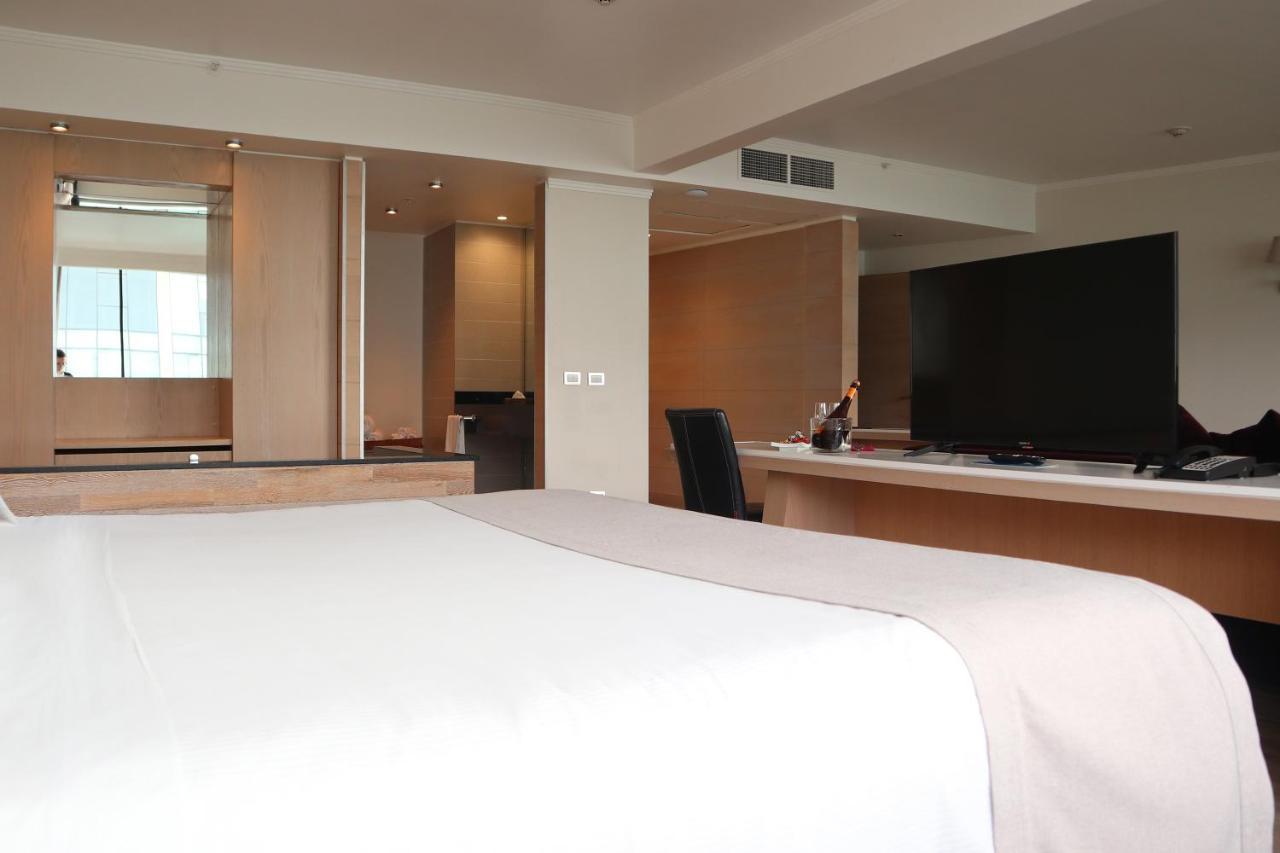 Wyndham Concepcion Pettra Hotel Екстериор снимка A room at the hotel