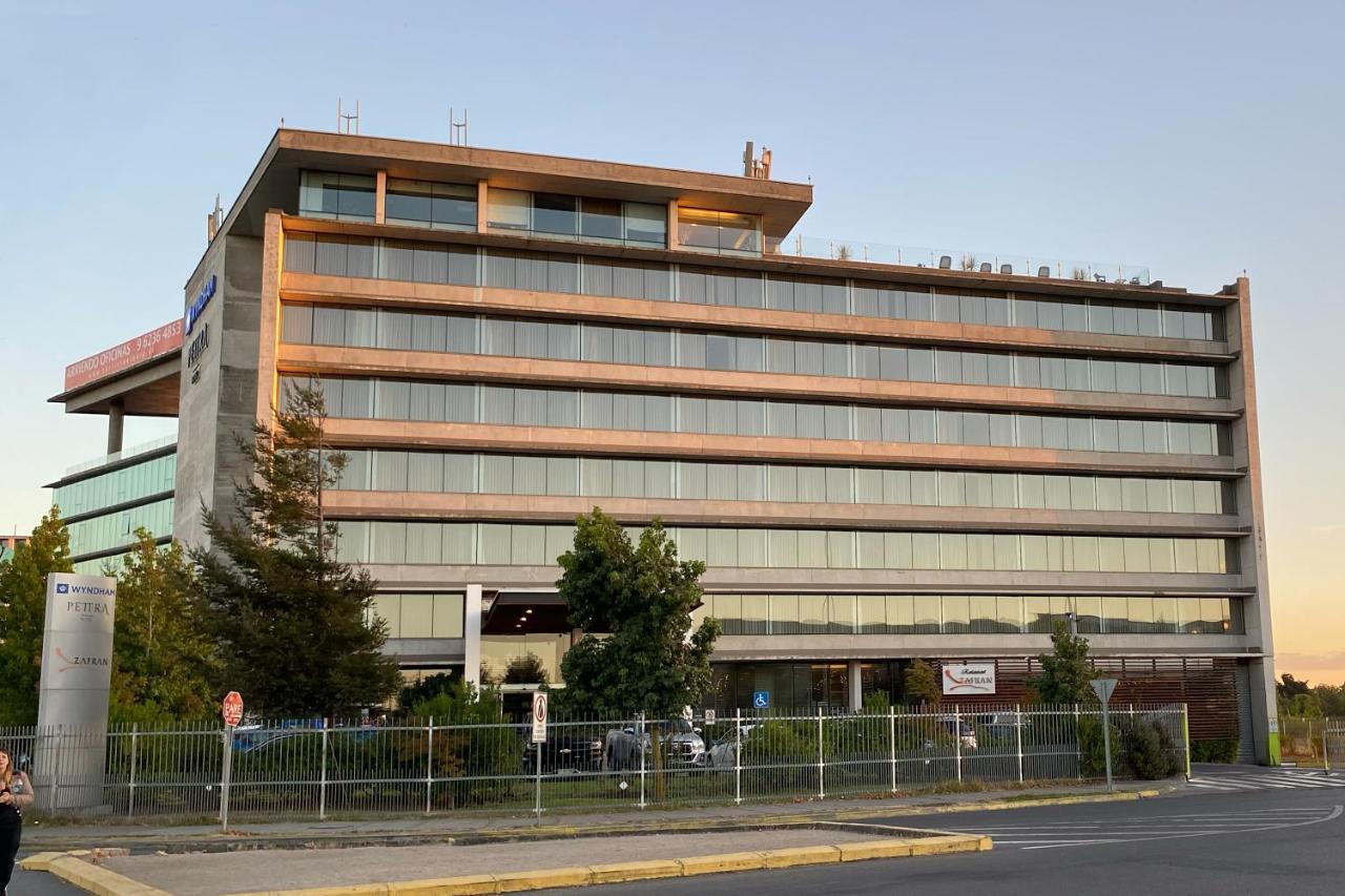 Wyndham Concepcion Pettra Hotel Екстериор снимка The terminal