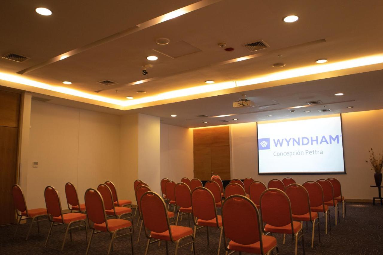 Wyndham Concepcion Pettra Hotel Екстериор снимка A meeting room at the hotel