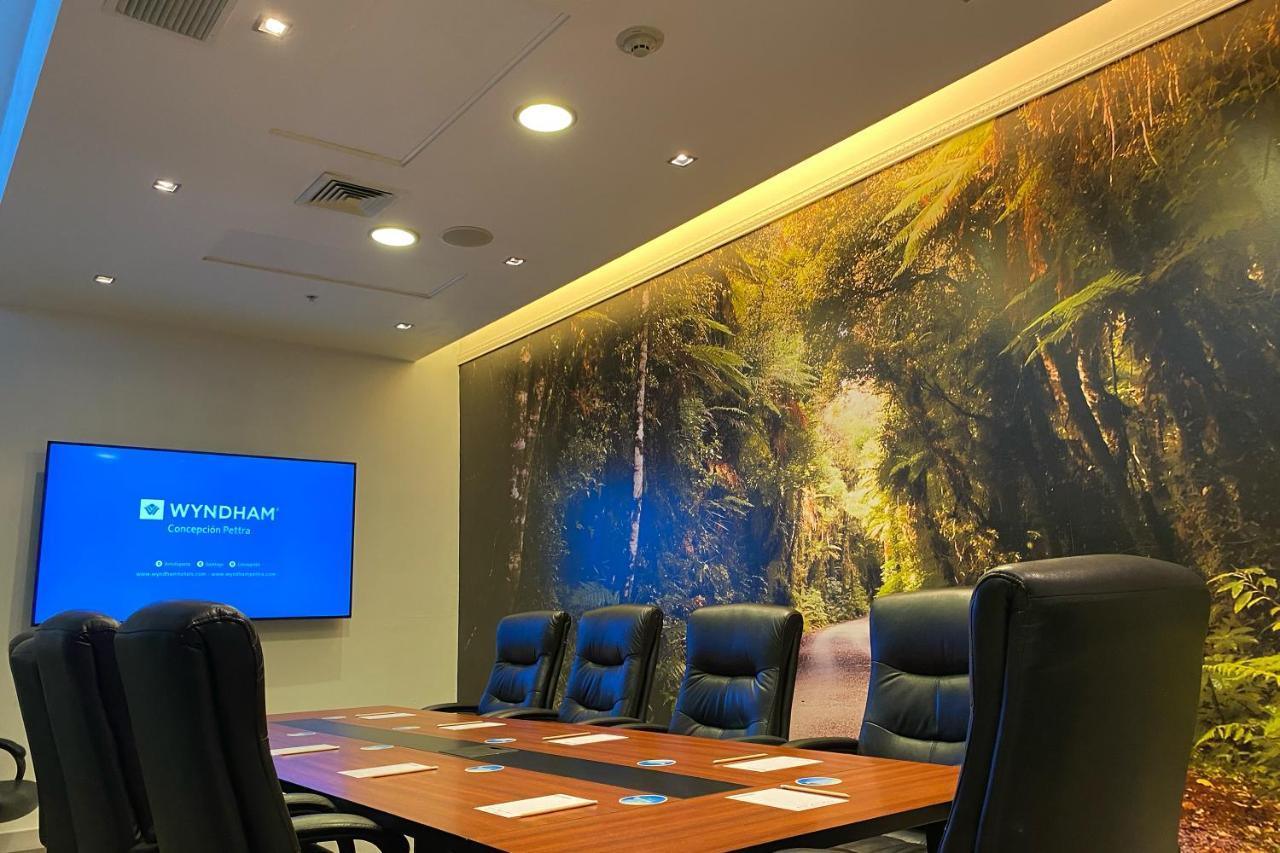 Wyndham Concepcion Pettra Hotel Екстериор снимка Boardroom at the Wyndham London West End