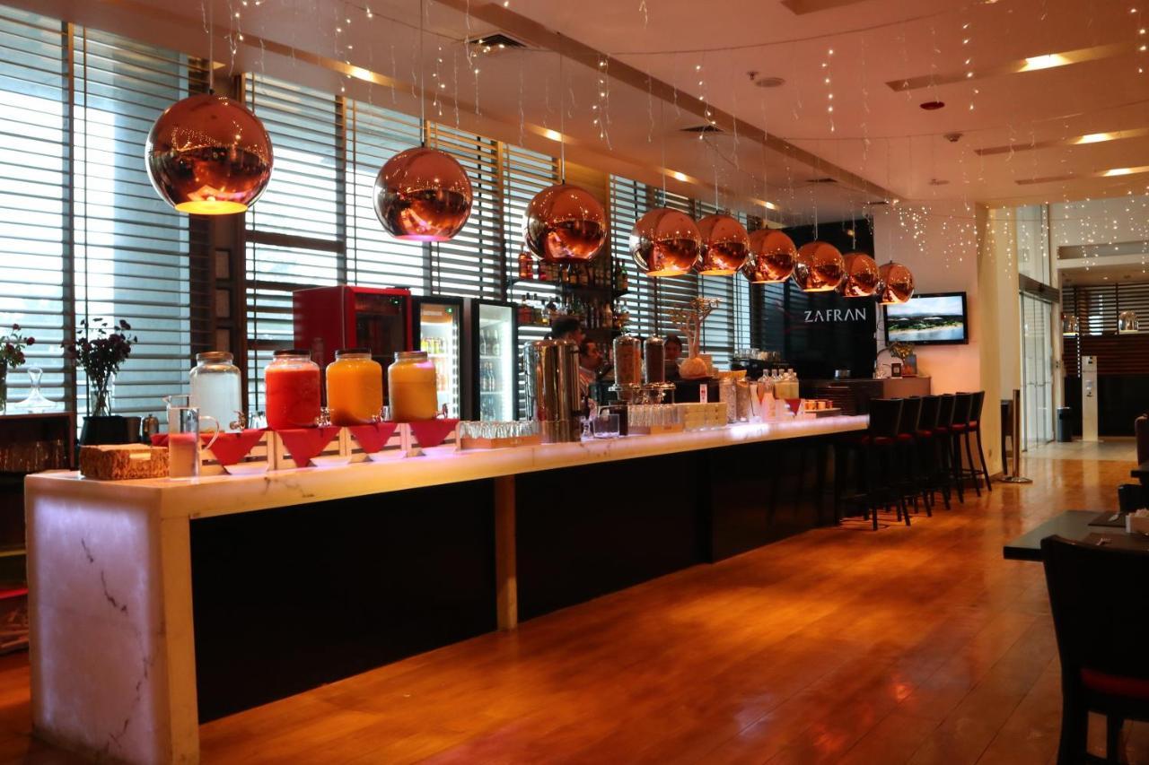 Wyndham Concepcion Pettra Hotel Екстериор снимка The bar at the lounge