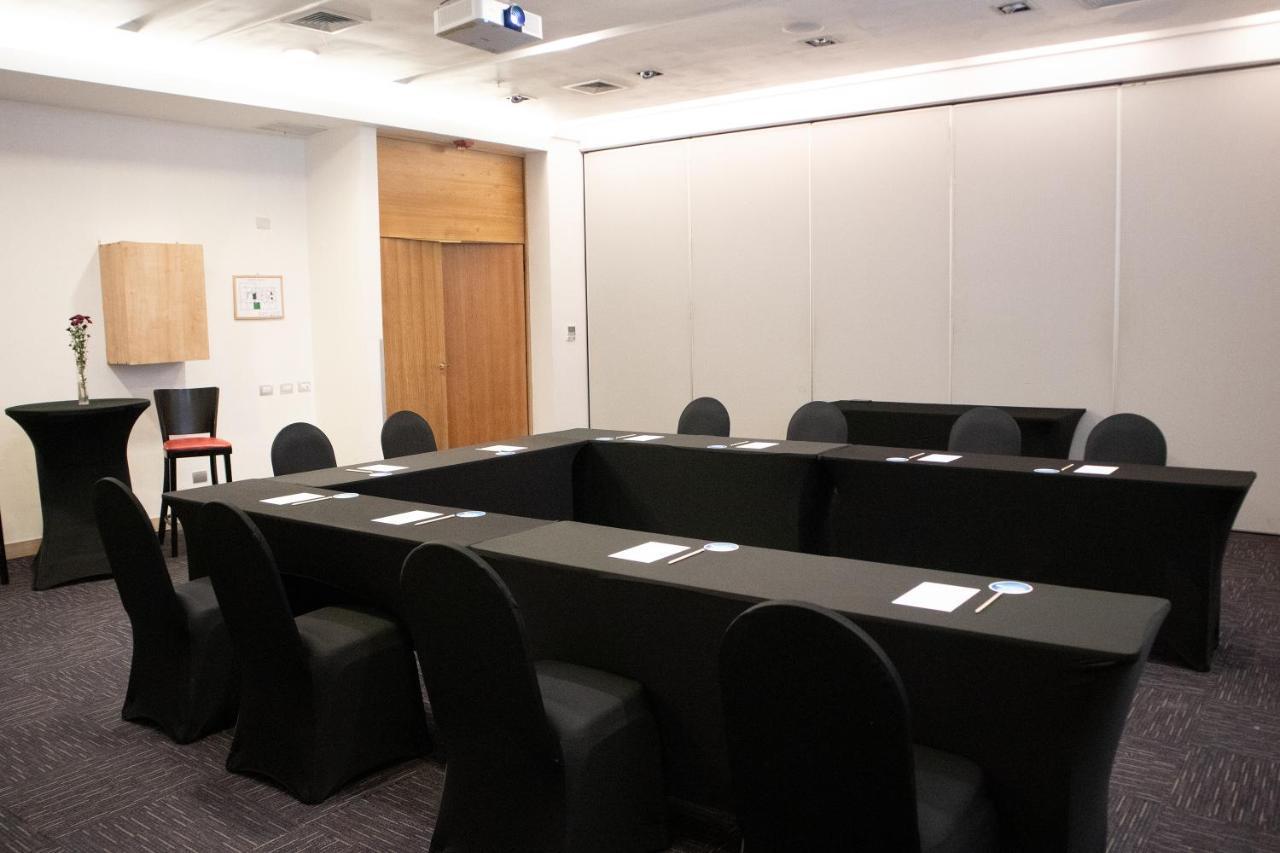 Wyndham Concepcion Pettra Hotel Екстериор снимка A meeting room at the hotel