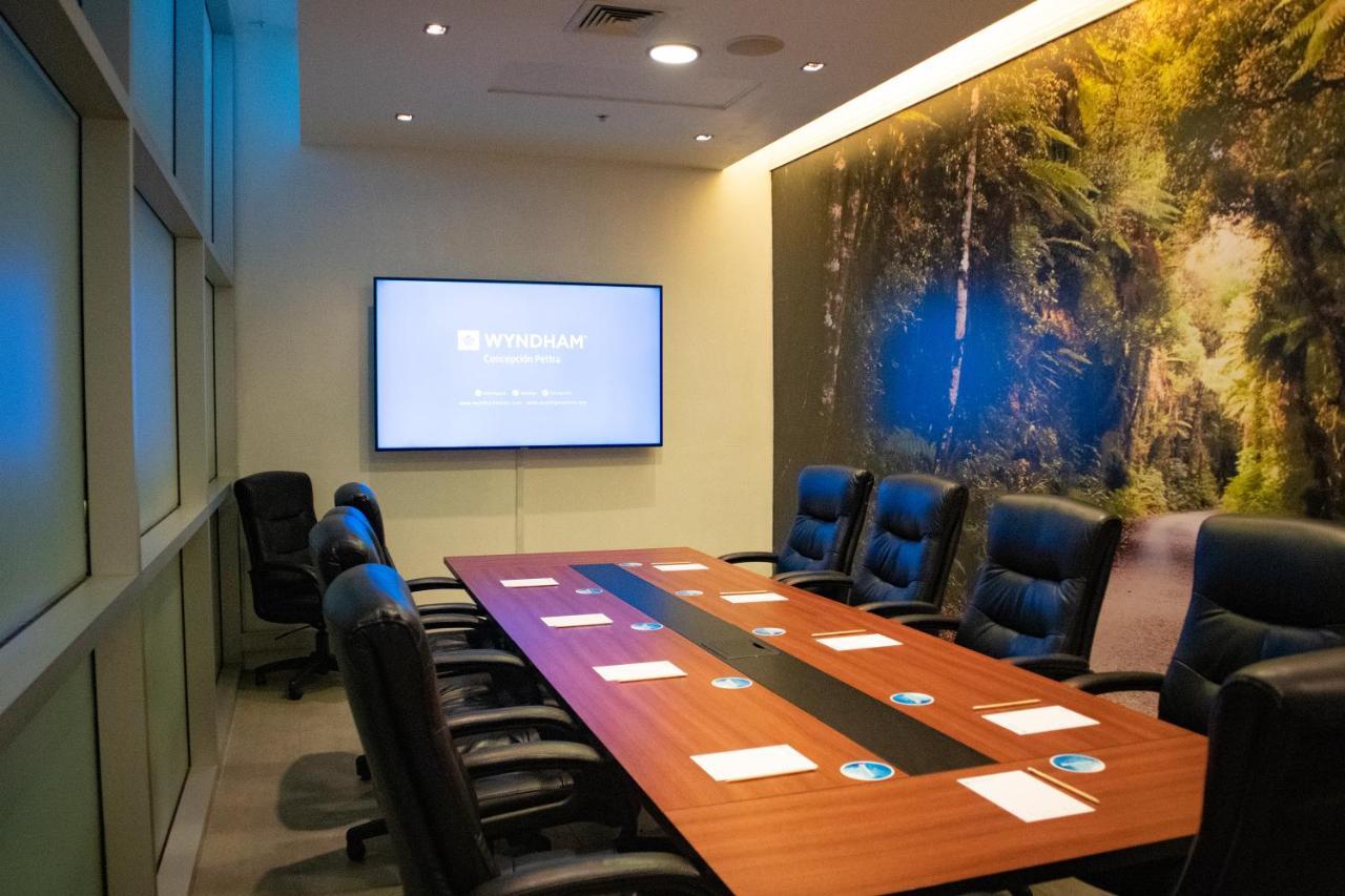 Wyndham Concepcion Pettra Hotel Екстериор снимка A meeting room at the headquarters of the National Oceanic and Atmospheric Administration