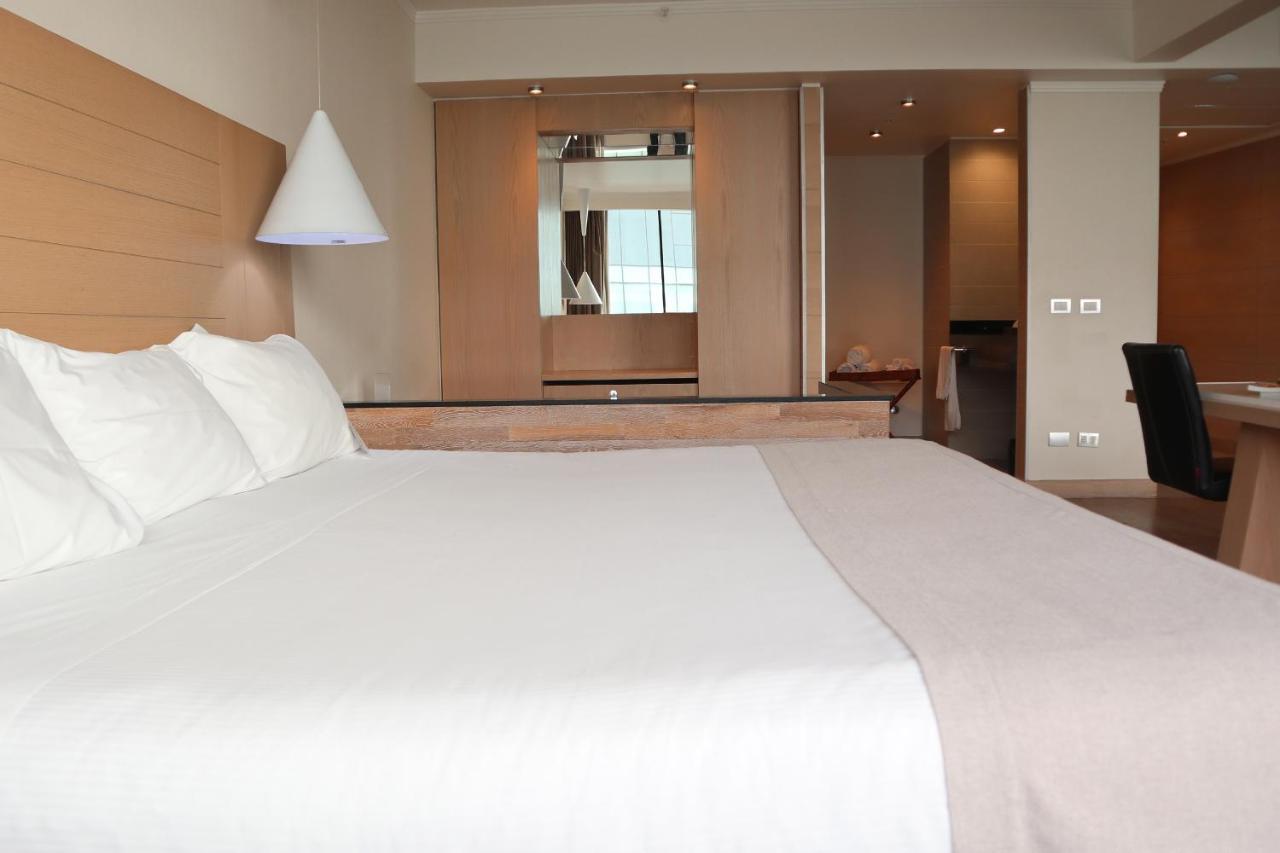 Wyndham Concepcion Pettra Hotel Екстериор снимка A room at the hotel