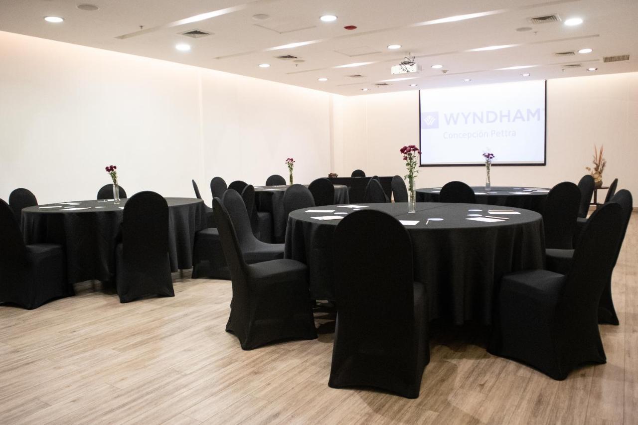Wyndham Concepcion Pettra Hotel Екстериор снимка Meeting room