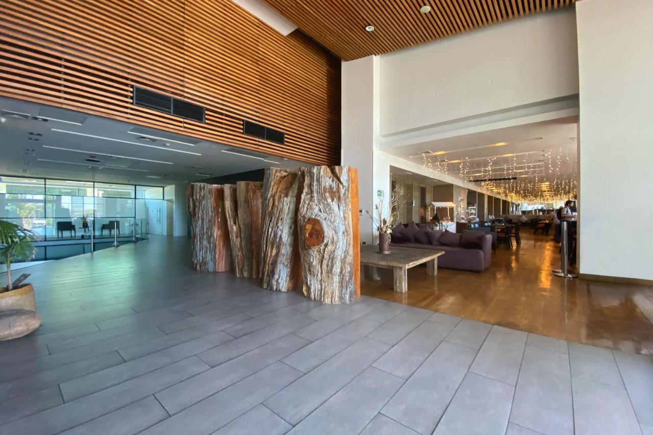 Wyndham Concepcion Pettra Hotel Екстериор снимка Interior of the lobby