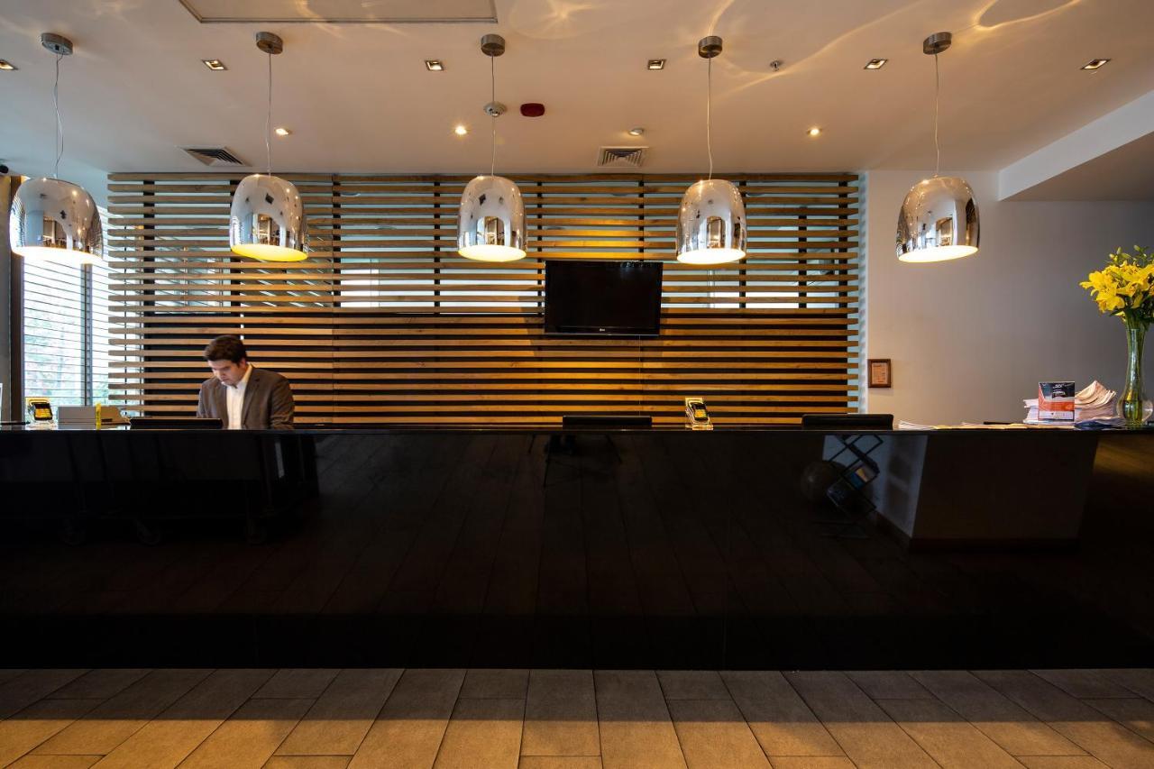 Wyndham Concepcion Pettra Hotel Екстериор снимка Reception desk at the hotel