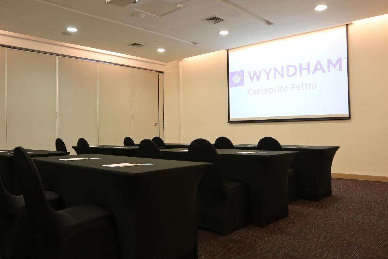 Wyndham Concepcion Pettra Hotel Екстериор снимка A meeting room at the hotel