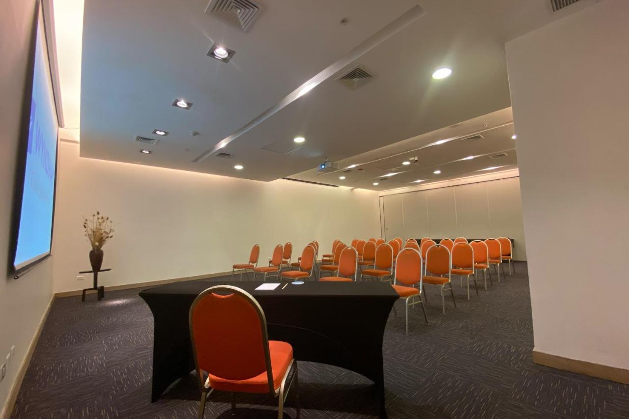 Wyndham Concepcion Pettra Hotel Екстериор снимка A meeting room at the hotel