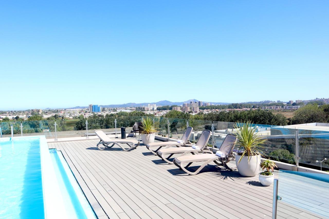 Wyndham Concepcion Pettra Hotel Екстериор снимка Rooftop pool at the Hotel Indigo San Diego